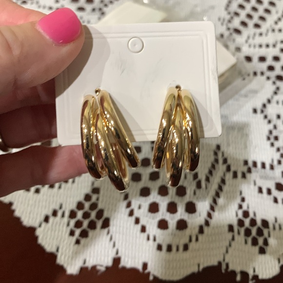 Set of 3 Triple hoop gold pierced earrings, NEW - Picture 8 of 9